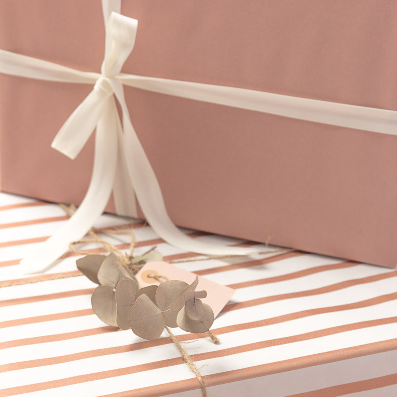 Papel Reversible Líneas Rosa Cobre