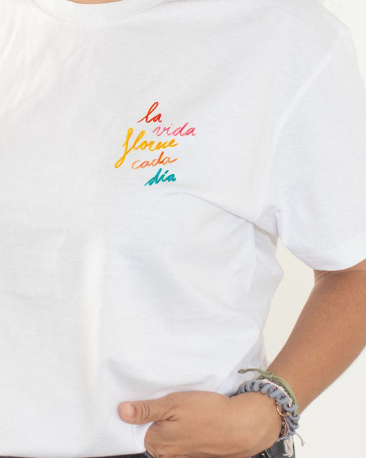 CAMISETA LA VIDA FLORECE CADA DÍA