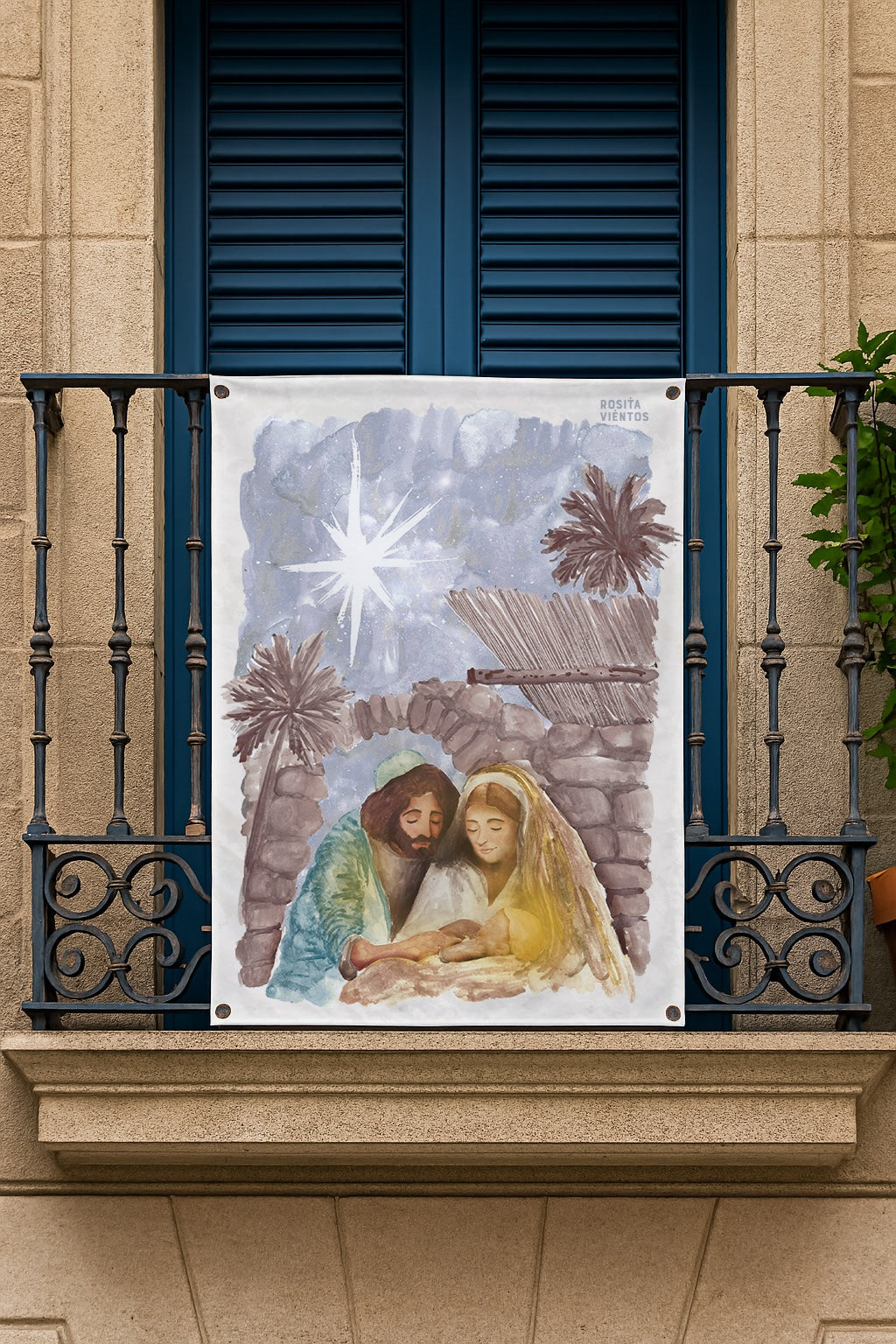 Balconera pesebre católica colgada en balcón durante Navidad.