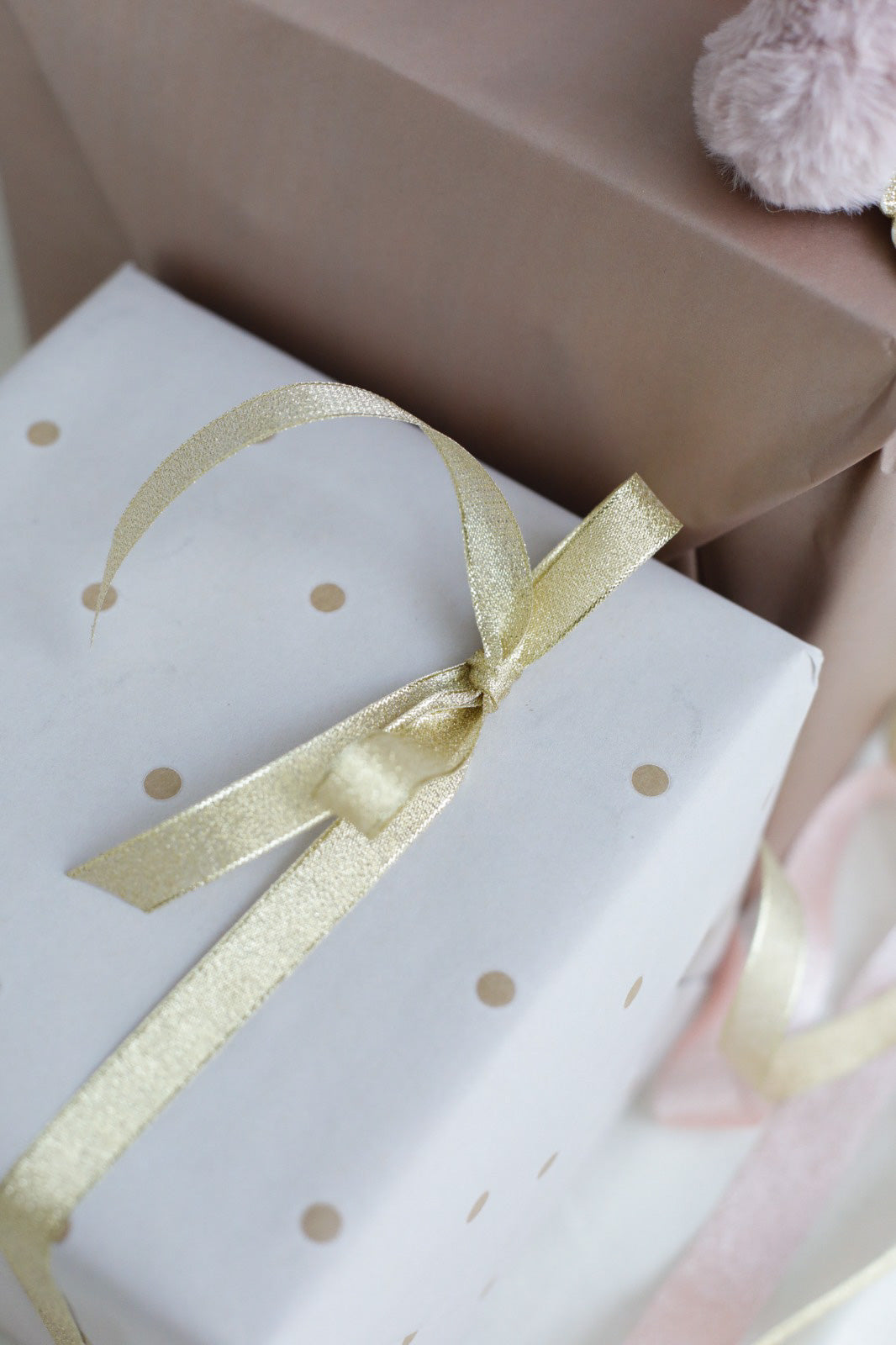 Pack Papel de Regalo + Cintas + Celo